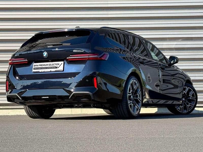 Gebraucht BMW 520 Shadowline 197 PS (144 kW) 2025 Schwarz Kombi