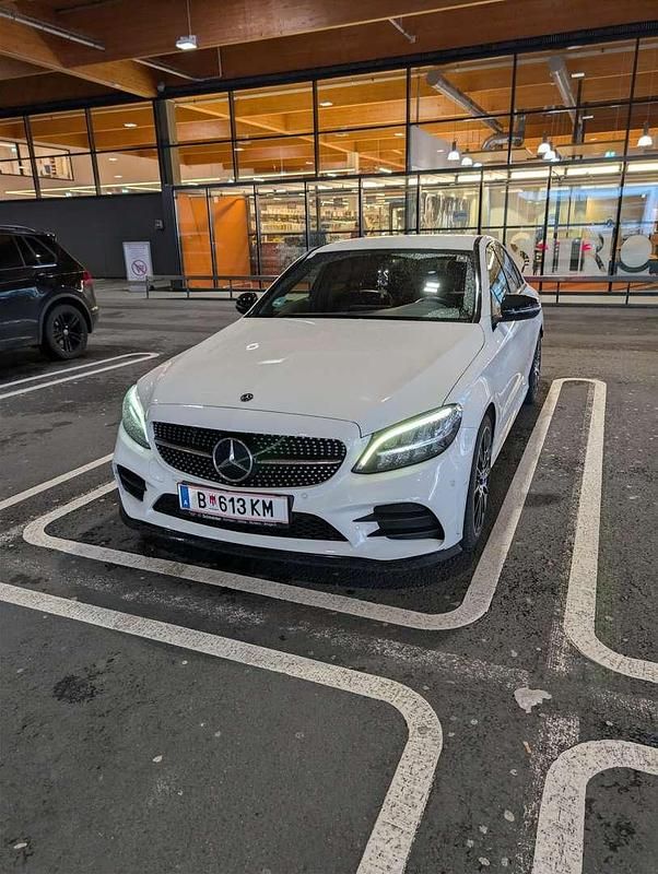 Gebraucht Mercedes C180 122 PS (89 kW) 2019 Weiß Limousine