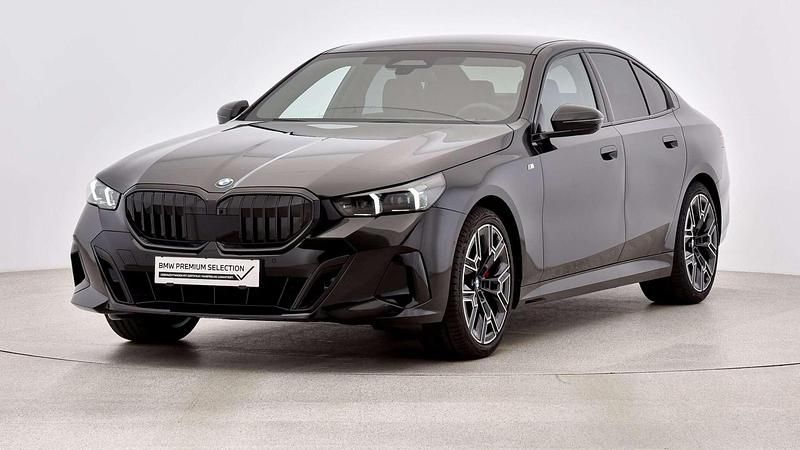 Gebraucht BMW 520 M Sport 197 PS (144 kW) 2023 Schwarz Limousine