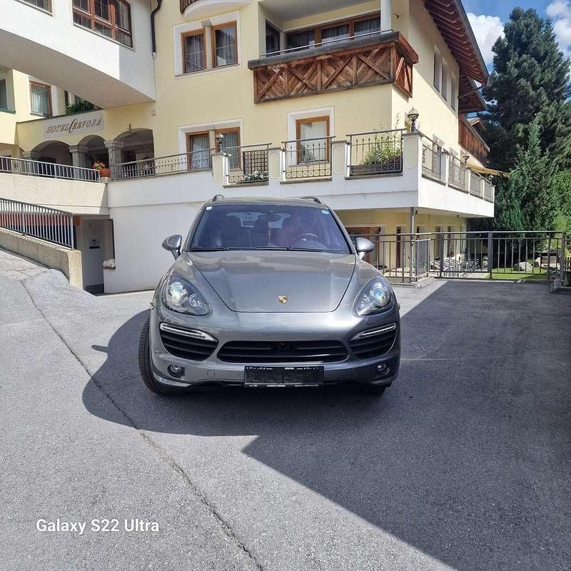 Silber Gebraucht 2014 Porsche Cayenne SUV | € 47.000 (Teuer) - Bild 1/4