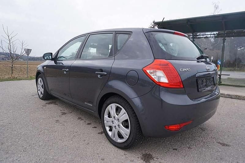 Gebraucht Kia Ceed 90 PS (66 kW) 2012 Grau Kleinwagen