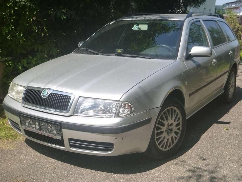 Silber Gebraucht 2007 Skoda Octavia Drive Kombi | € 4.150 (Teuer) - Bild 1/3