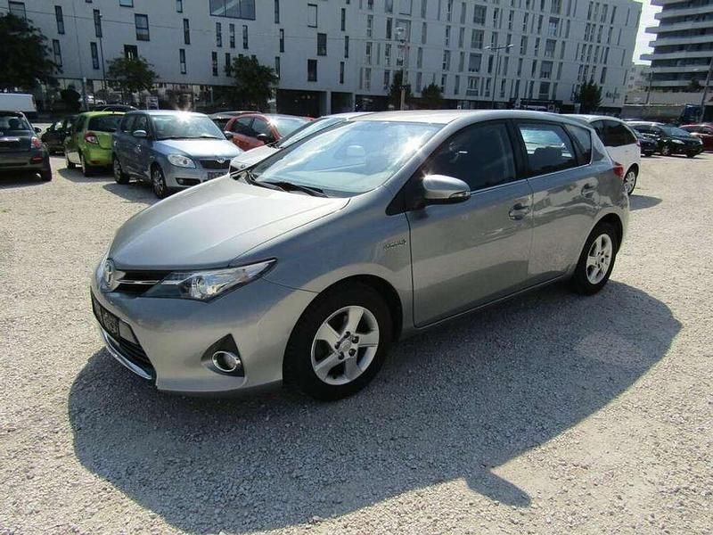 Silber Gebraucht 2013 Toyota Auris Active Limousine | € 6.800 - Bild 1/4