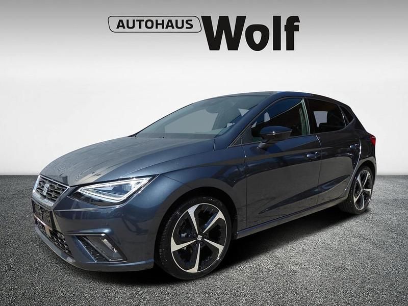Dunkelgrau metallicperleffekt Gebraucht 2025 Seat Ibiza FR Limousine | € 24.690 - Bild 1/4