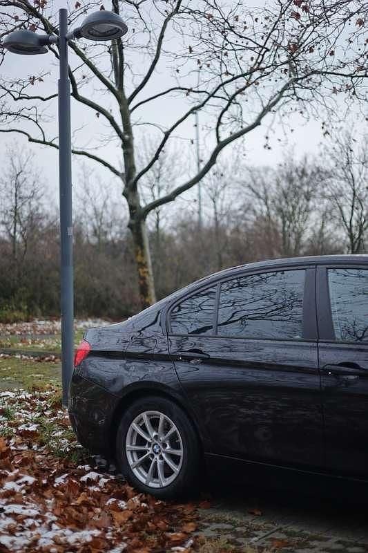 Gebraucht BMW 320 Efficient Dynamics 163 PS (119 kW) 2012 Schwarz Limousine