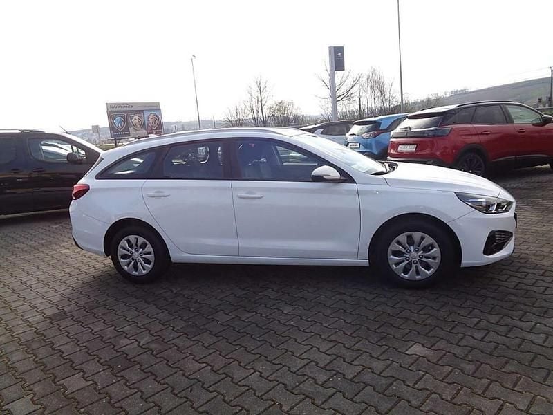 Gebraucht Hyundai i30 120 PS (88 kW) 2020 Weiß Kombi