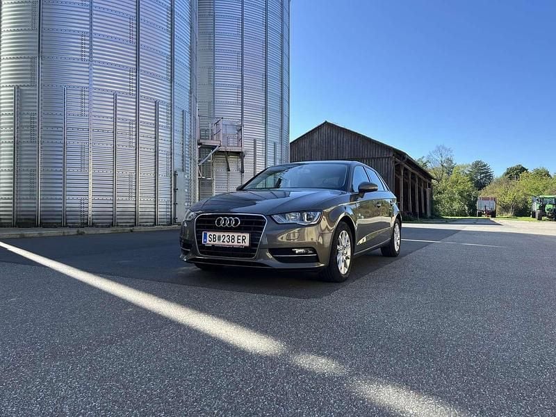 Gebraucht Audi A3 105 PS (77 kW) 2013 Grau Limousine