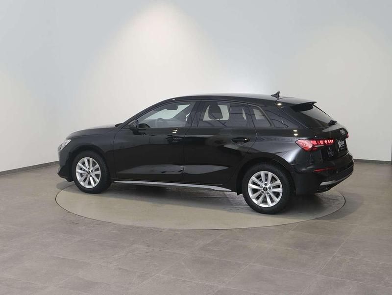 Neu Audi A3 Ambiente 116 PS (85 kW) 2025 Schwarz  normal Limousine