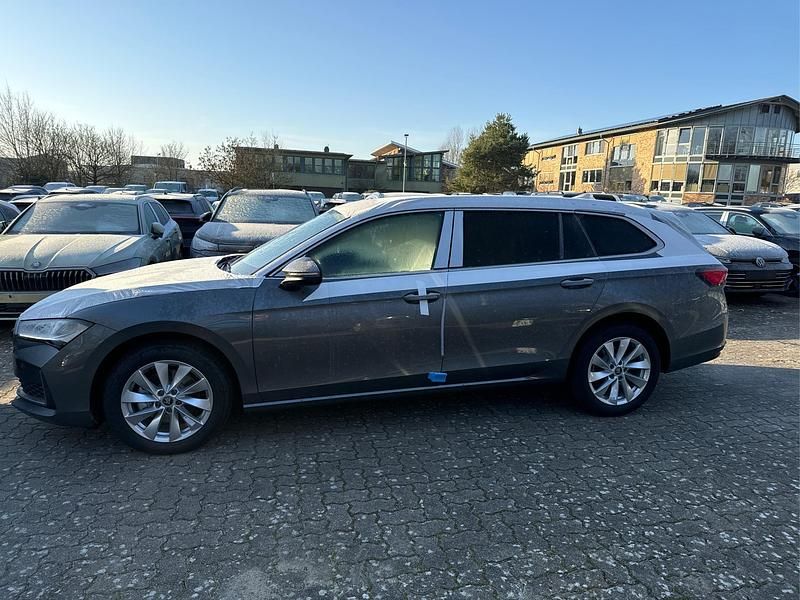 Neu Skoda Superb Selection 150 PS (110 kW) 2025 Schwarz Kombi