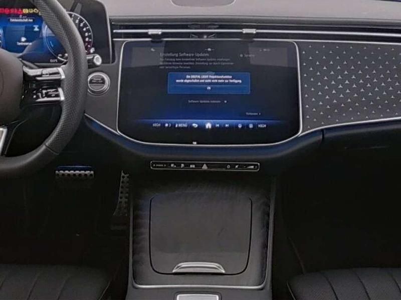 Gebraucht Mercedes E300 AMG 204 PS (150 kW) 2024 Blau Limousine