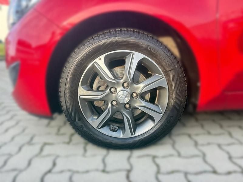 Gebraucht Hyundai ix20 Premium 125 PS (91 kW) 2017 Rot Kleinwagen