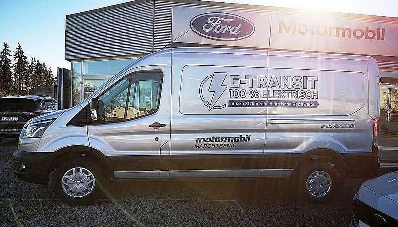 Gebraucht Ford E-Transit Trend 135 kW (184 PS) 2022 Polarsilber Van