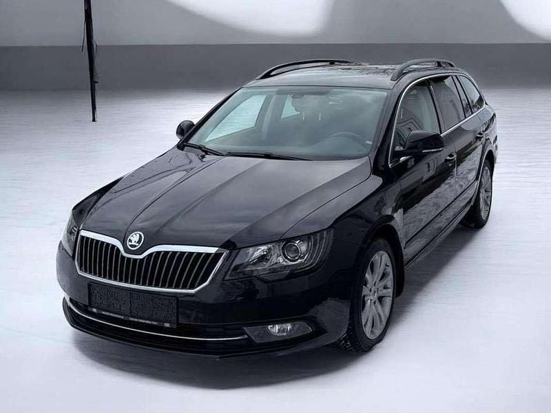 Schwarz Gebraucht 2015 Skoda Superb Family Van | € 15.990 - Bild 1/4