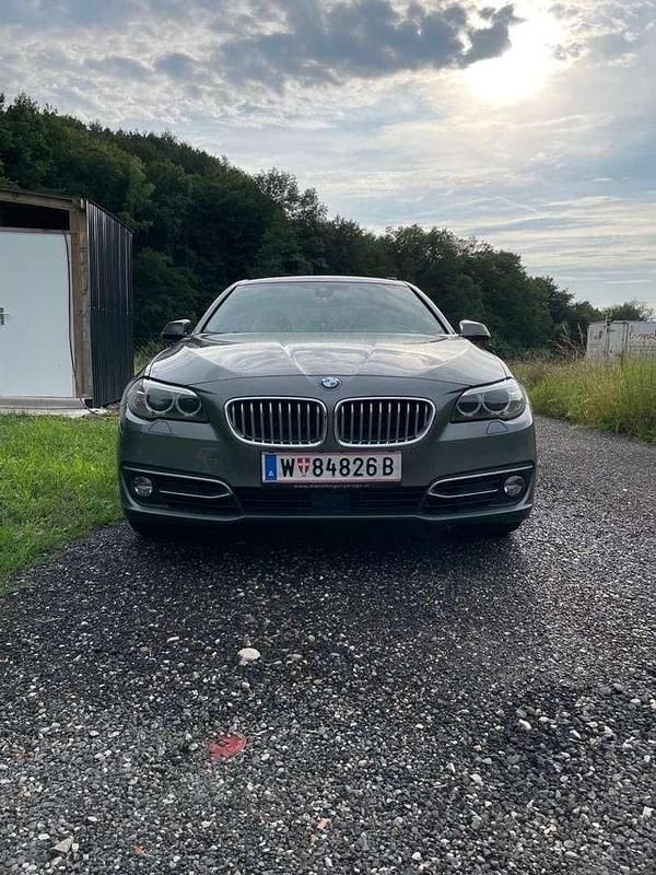 Gebraucht BMW 530 258 PS (189 kW) 2014 Grau Limousine