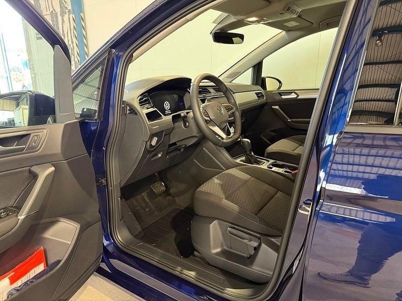 Neu VW Touran 150 PS (110 kW) 2025 Mittelblau  metallic Van / Kleinbus