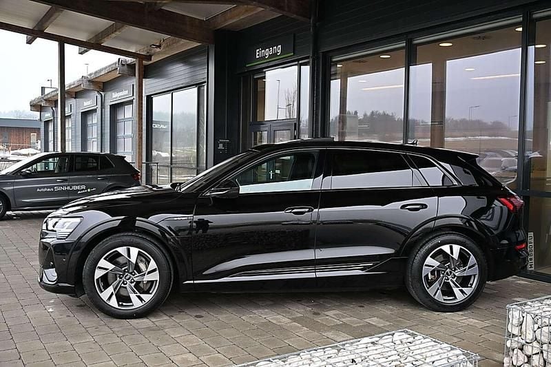 Gebraucht Audi e-tron S-Line 300 kW (408 PS) 2022 Schwarz SUV