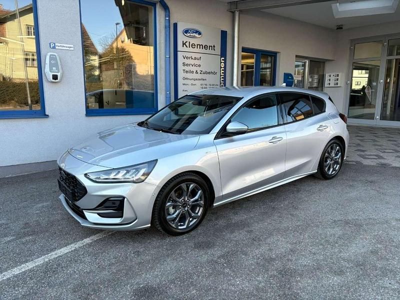 Silber Gebraucht 2024 Ford Focus ST-Line X Limousine | € 27.990 (Etwas zu teuer) - Bild 1/4