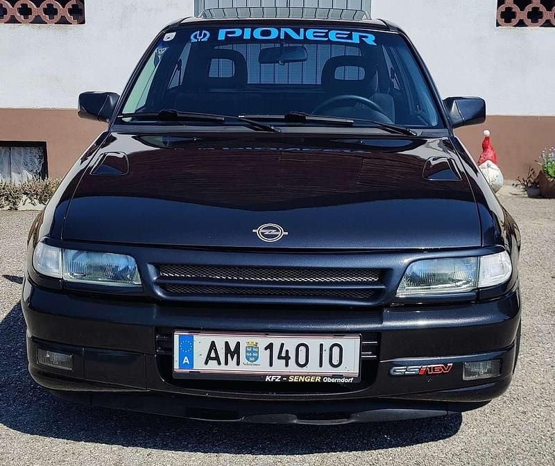 Gebraucht Opel Astra 150 PS (110 kW) 1991 Limousine