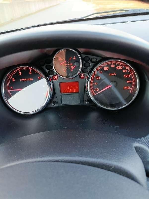 Gebraucht Peugeot 206 60 PS (44 kW) 2012 Weiß Limousine