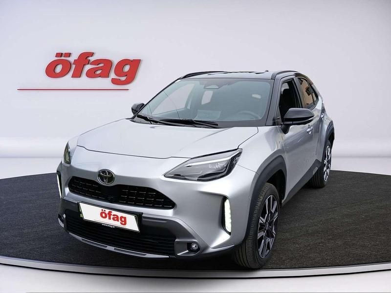 Neu Toyota Yaris Hybrid Style 92 PS (67 kW) 2025 Silber Limousine