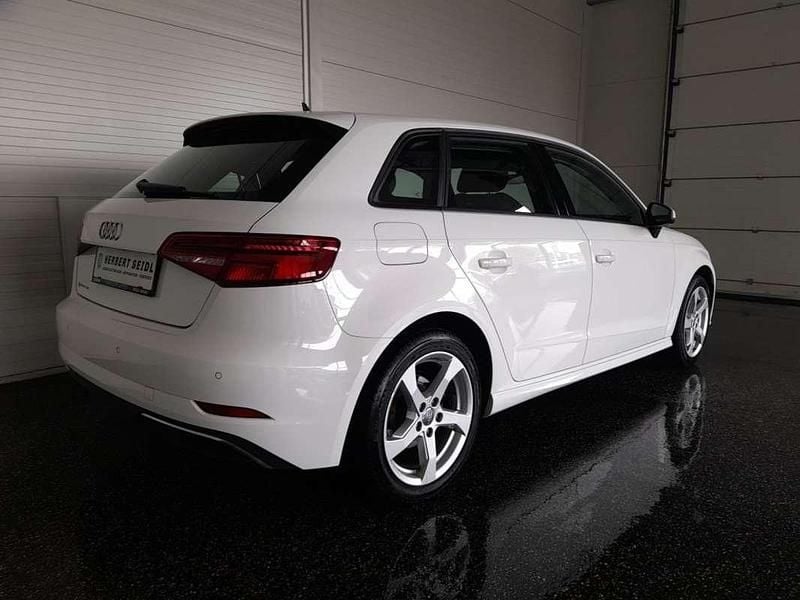 Gebraucht Audi A3 Sport 150 PS (110 kW) 2020 Weiß Limousine