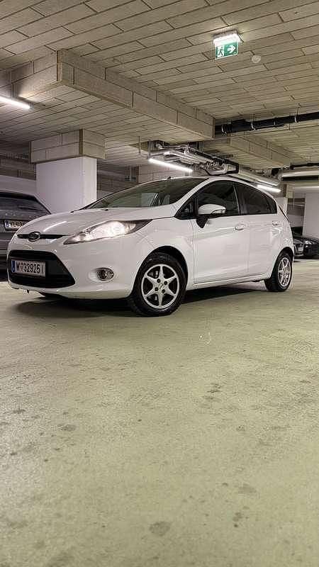 Gebraucht Ford Fiesta Trend 60 PS (44 kW) 2012 Limousine