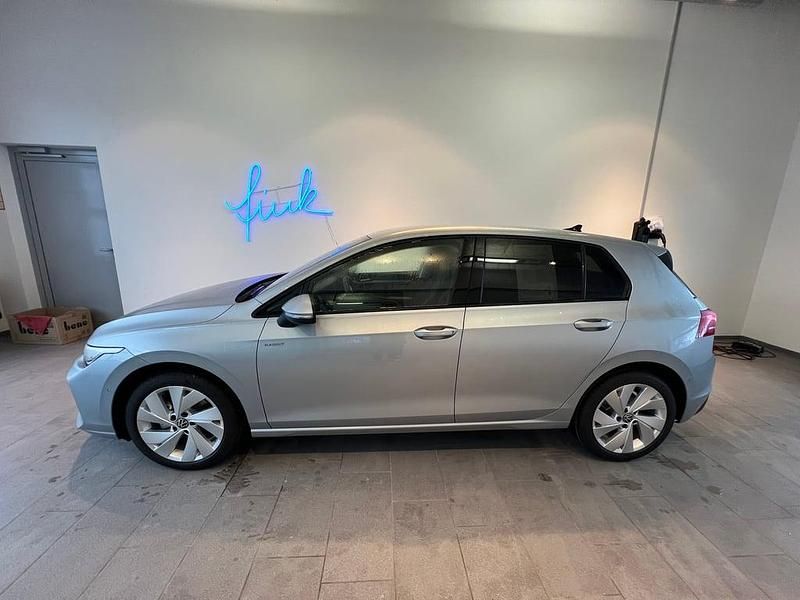 Neu VW Golf VIII 115 PS (84 kW) 2026 Silber  metallic Limousine