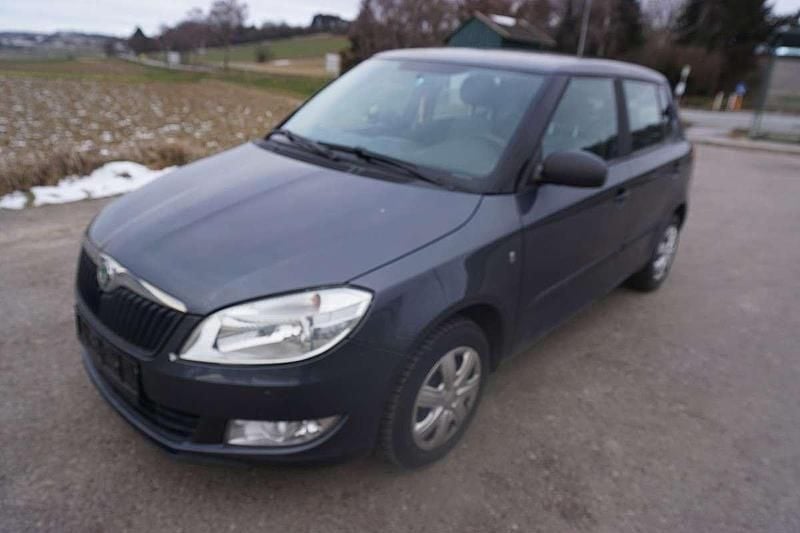 Gebraucht Skoda Fabia Active 86 PS (63 kW) 2012 Grau Limousine