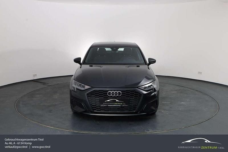 Gebraucht Audi A3 Ambiente 110 PS (80 kW) 2022 Grau Limousine