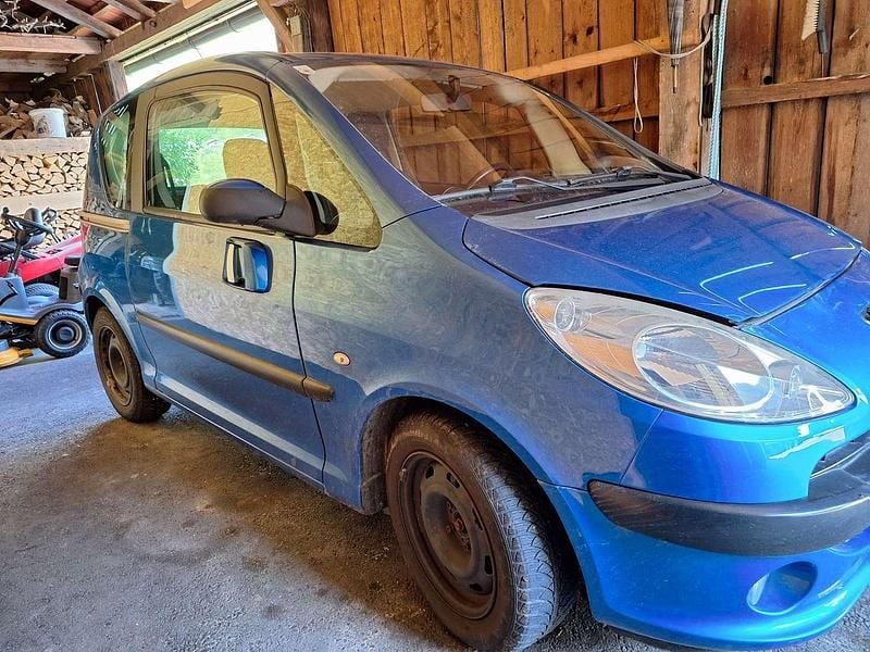 Blau Gebraucht 2005 Peugeot 1007 Van / Kleinbus | € 3.500 - Bild 1/1