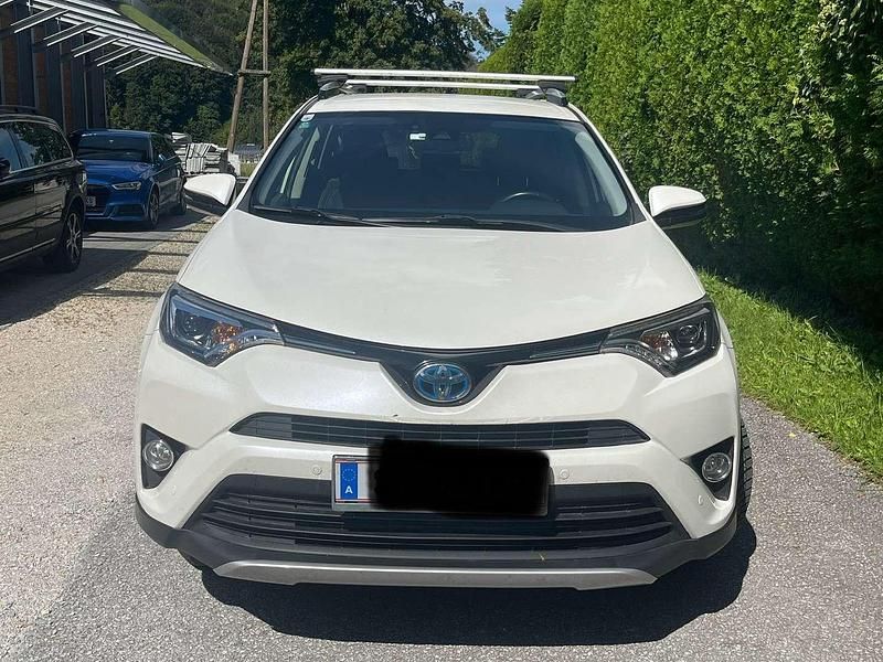 Weiß Gebraucht 2016 Toyota RAV4 Hybrid Active SUV | € 18.500 (Etwas zu teuer) - Bild 1/4