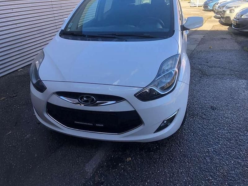 Gebraucht Hyundai ix20 Comfort 90 PS (66 kW) 2012 Weiß Kleinwagen