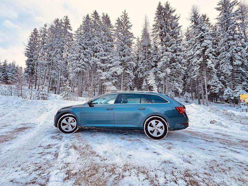 Gebraucht Skoda Superb Style 150 PS (110 kW) 2015 Grau Kombi