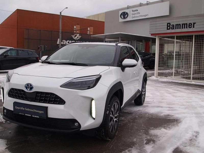 Weiß Gebraucht 2024 Toyota Yaris Cross Elegant SUV | € 25.800 (Superpreis) - Bild 1/4