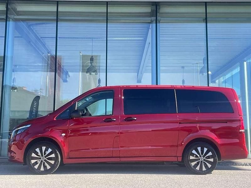 Gebraucht Mercedes Vito 163 PS (119 kW) 2024 Rot Van