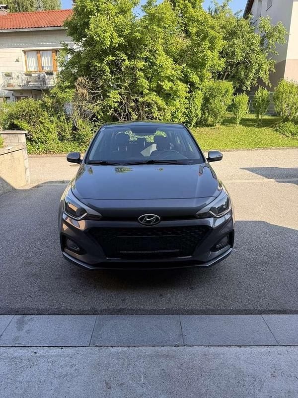 Gebraucht Hyundai i20 75 PS (55 kW) 2018 Limousine