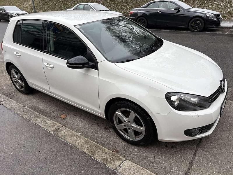 Gebraucht VW Golf VII 105 PS (77 kW) 2012 Weiß Limousine