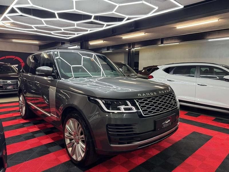 Grau Gebraucht 2018 Land Rover Range Rover Vogue SUV | € 36.990 - Bild 1/4