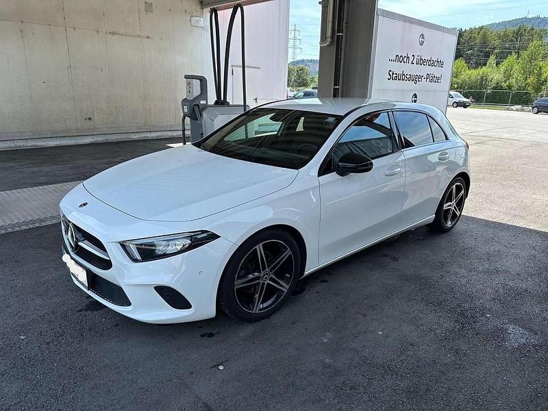 Gebraucht Mercedes A180 116 PS (85 kW) 2018 Weiß Limousine