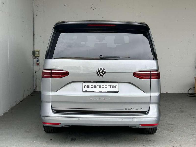 Neu VW Multivan Edition 150 PS (110 kW) 2025 Silber  metallic Van