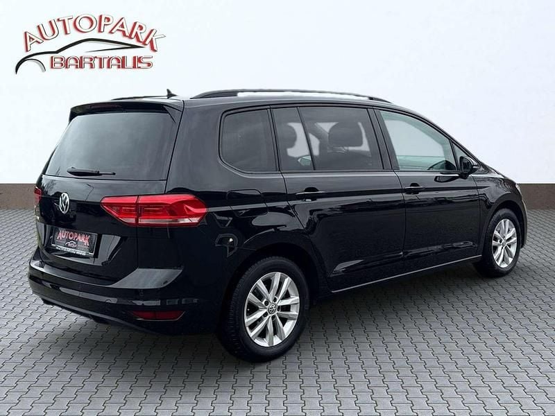 Gebraucht VW Touran 116 PS (85 kW) 2018 Schwarz Van / Kleinbus