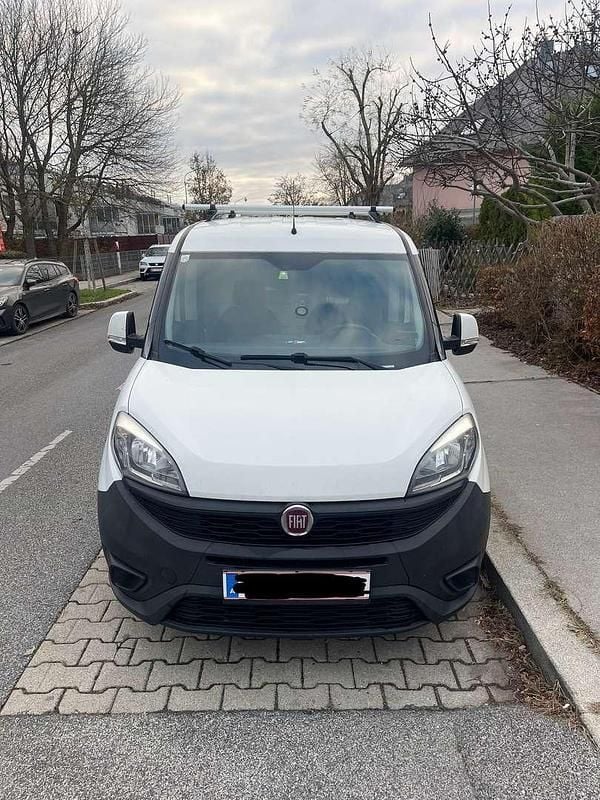 Weiß Gebraucht 2016 Fiat Doblò Van / Kleinbus | € 5.990 (Teuer) - Bild 1/4