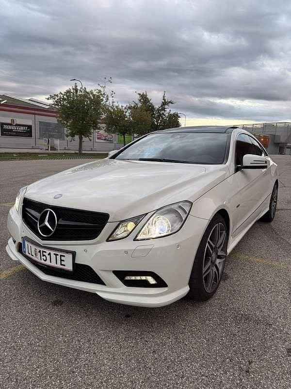 Gebraucht Mercedes E350 AMG line 306 PS (225 kW) 2011 Weiß Coupé