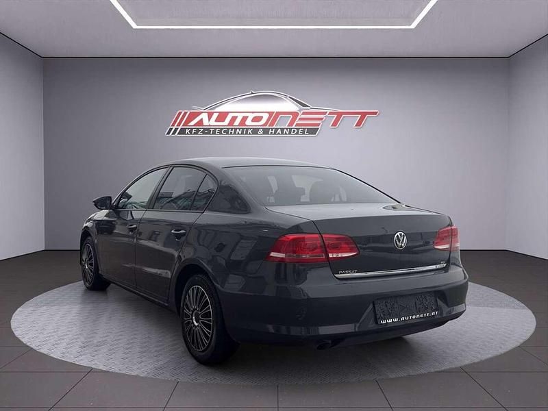 Gebraucht VW Passat Trendline 105 PS (77 kW) 2012 Grau Limousine