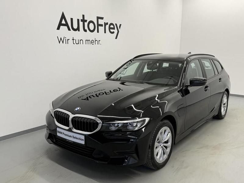 Gebraucht BMW 320e Advantage 163 PS (119 kW) 2021 Schwarz Kombi