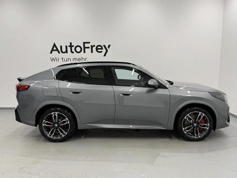 Gebraucht BMW X2 Shadowline 150 PS (110 kW) 2026 Skyscraper grau SUV