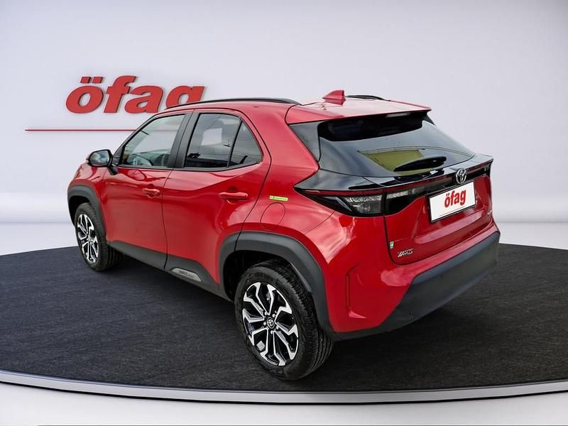 Gebraucht Toyota Yaris Hybrid Active 92 PS (67 kW) 2025 Rot Limousine