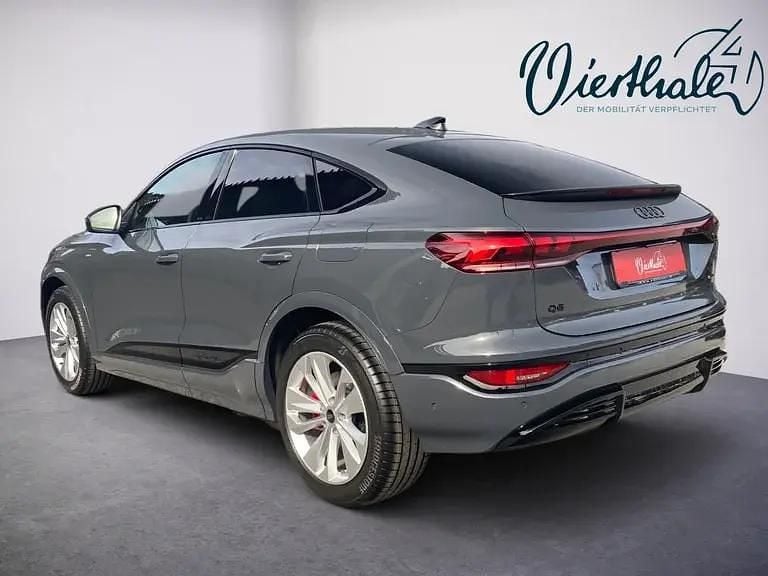 Gebraucht Audi Q6 Sportback e-tron Ambiente 284 kW (387 PS) 2025 Hellgrau  metallic SUV