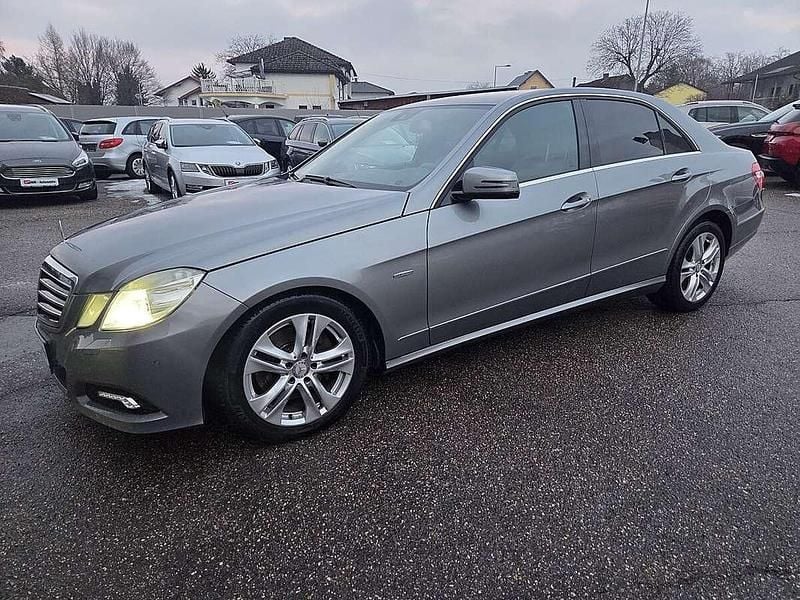 Gebraucht Mercedes E250 Avantgarde 204 PS (150 kW) 2009 Grau Limousine