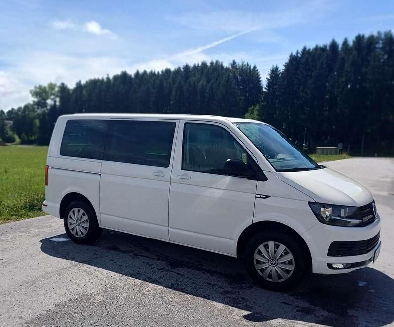 Weiß Gebraucht 2016 VW Multivan Edition Van | € 29.990 (Teuer) - Bild 1/4